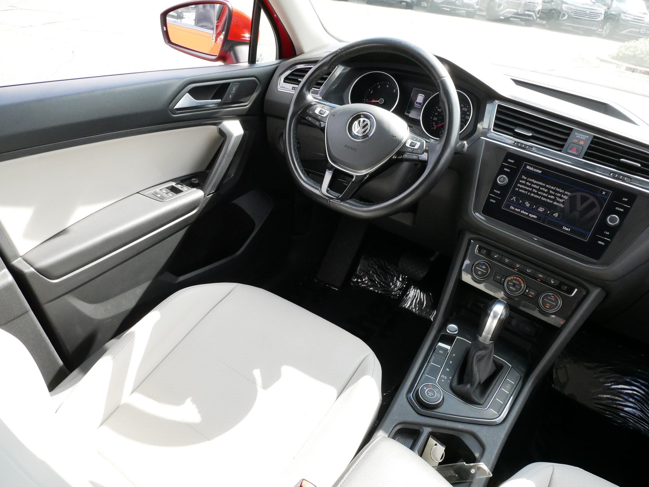 Used 2019 Volkswagen Tiguan SE w/ Panoramic Sunroof Package AWD/4WD image 9