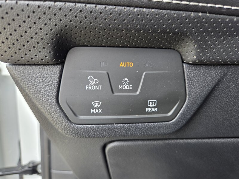 Used 2024 Volkswagen Atlas Cross Sport SE AWD/4WD image 14
