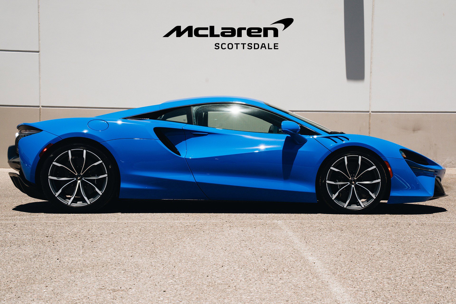Used 2023 McLaren Artura image 8