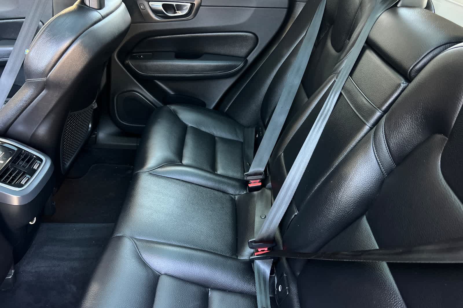 Used 2018 Volvo XC60 T6 Inscription w/ Convenience Package AWD/4WD image 5