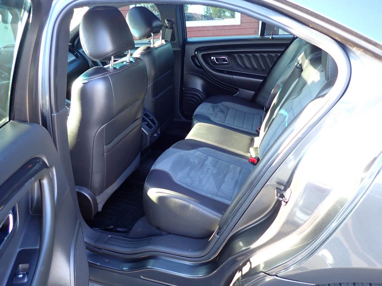 Used 2019 Ford Taurus SHO image 8