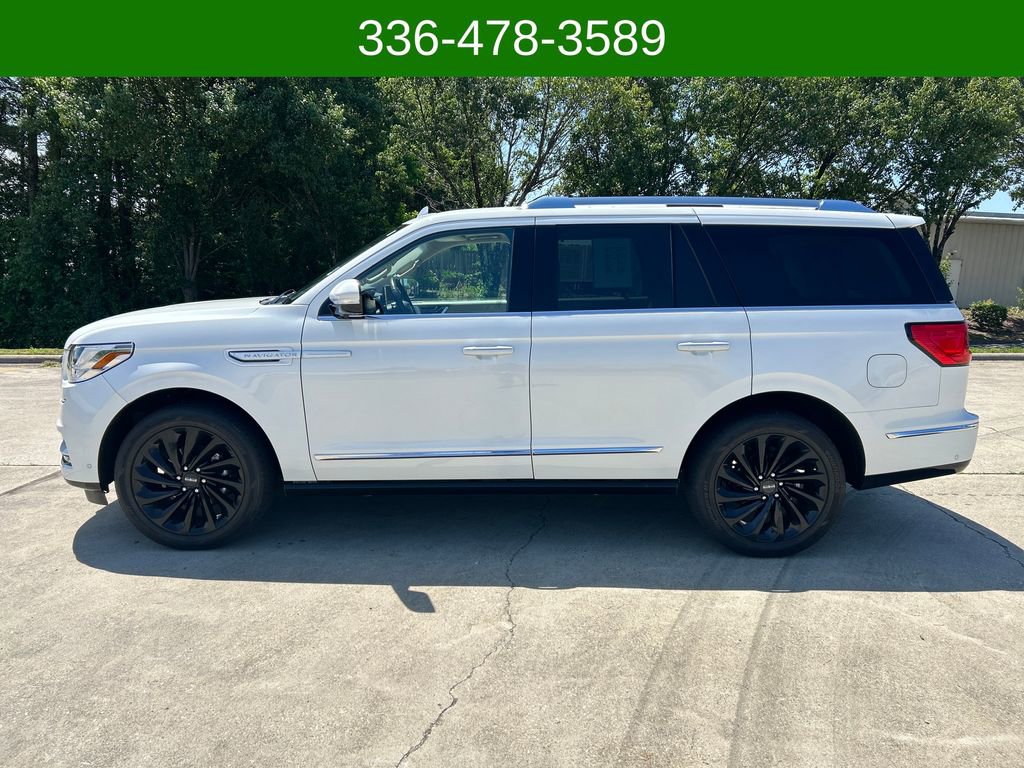 Used 2021 Lincoln Navigator Reserve AWD/4WD image 2