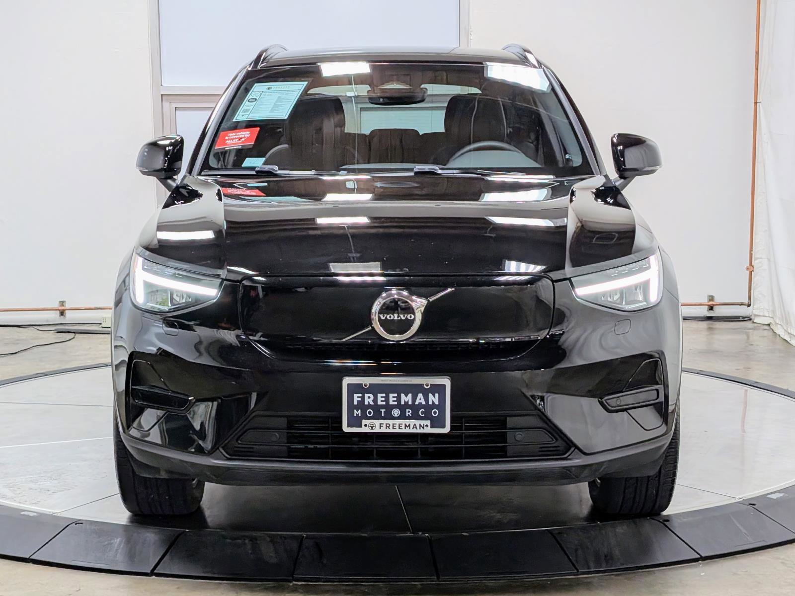 Used 2023 Volvo XC40 Recharge Core image 3