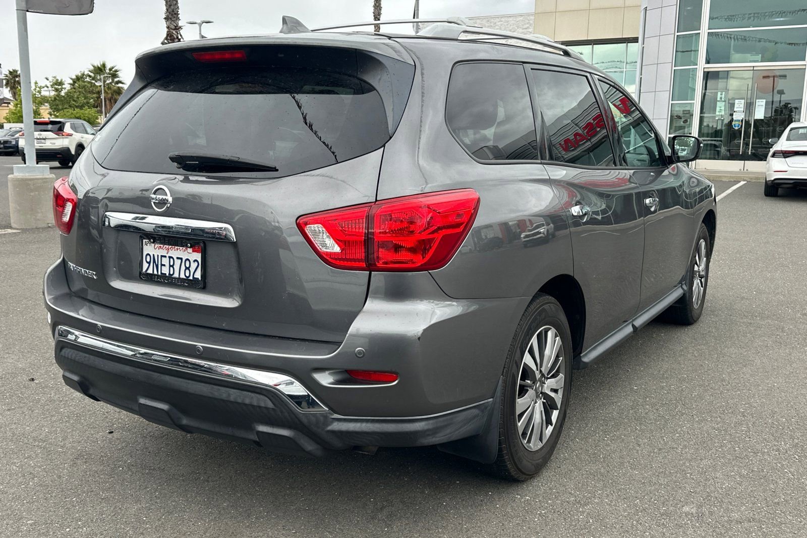 Used 2019 Nissan Pathfinder S FWD image 5