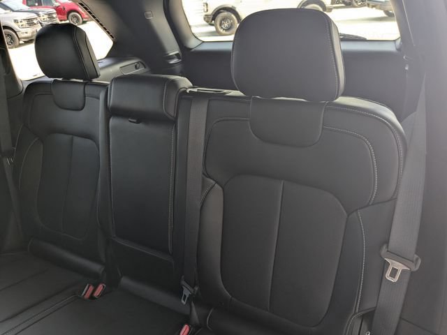 Used 2025 Jeep Grand Cherokee Overland AWD/4WD image 28