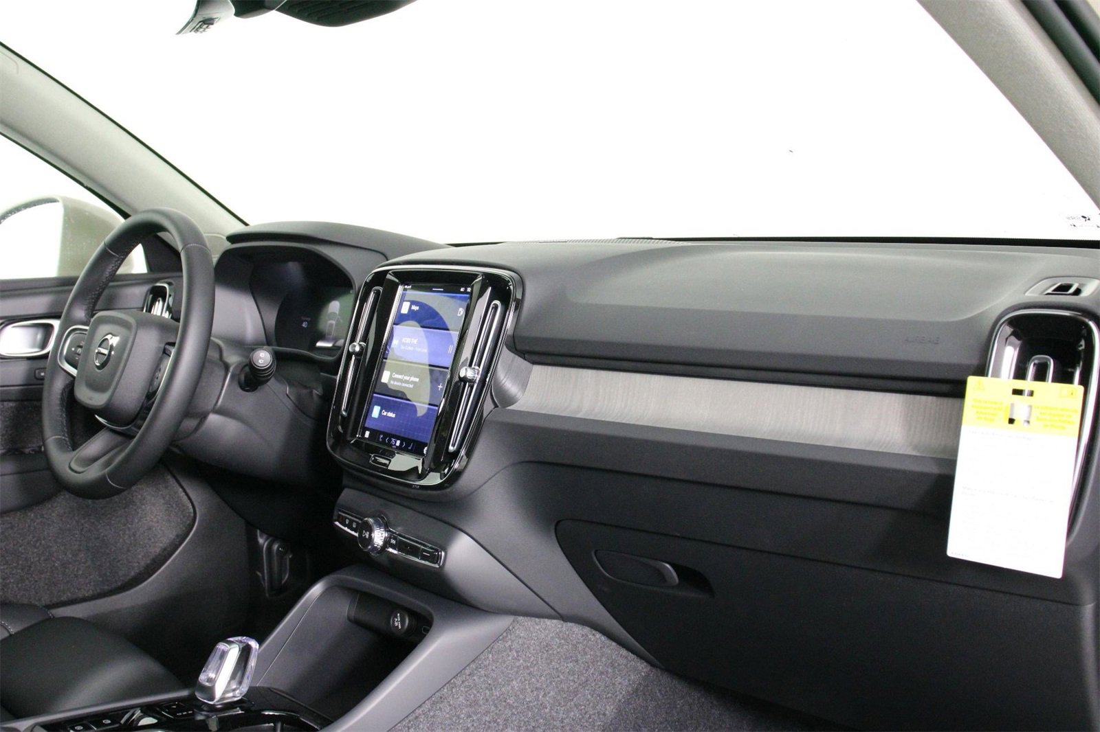 New 2025 Volvo XC40 B5 Ultra w/ Climate Package image 9