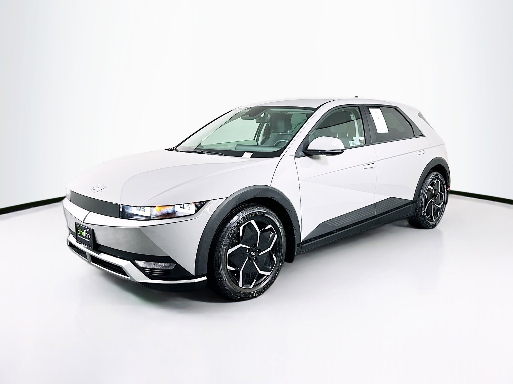 Used 2024 Hyundai Ioniq 5 SE image 3