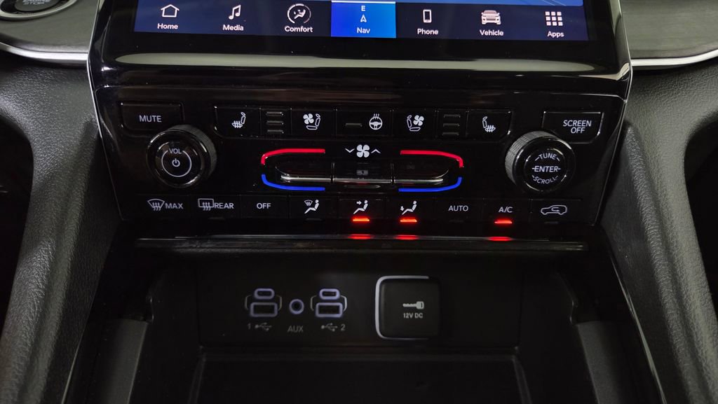 Used 2023 Jeep Grand Cherokee L Limited w/ Luxury Tech Group II AWD/4WD image 28