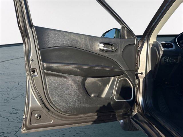 Used 2018 Jeep Compass Latitude w/ Popular Equipment Group image 12