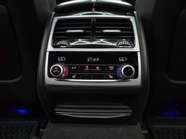 Used 2021 BMW 750i xDrive w/ M Sport Package AWD/4WD image 18