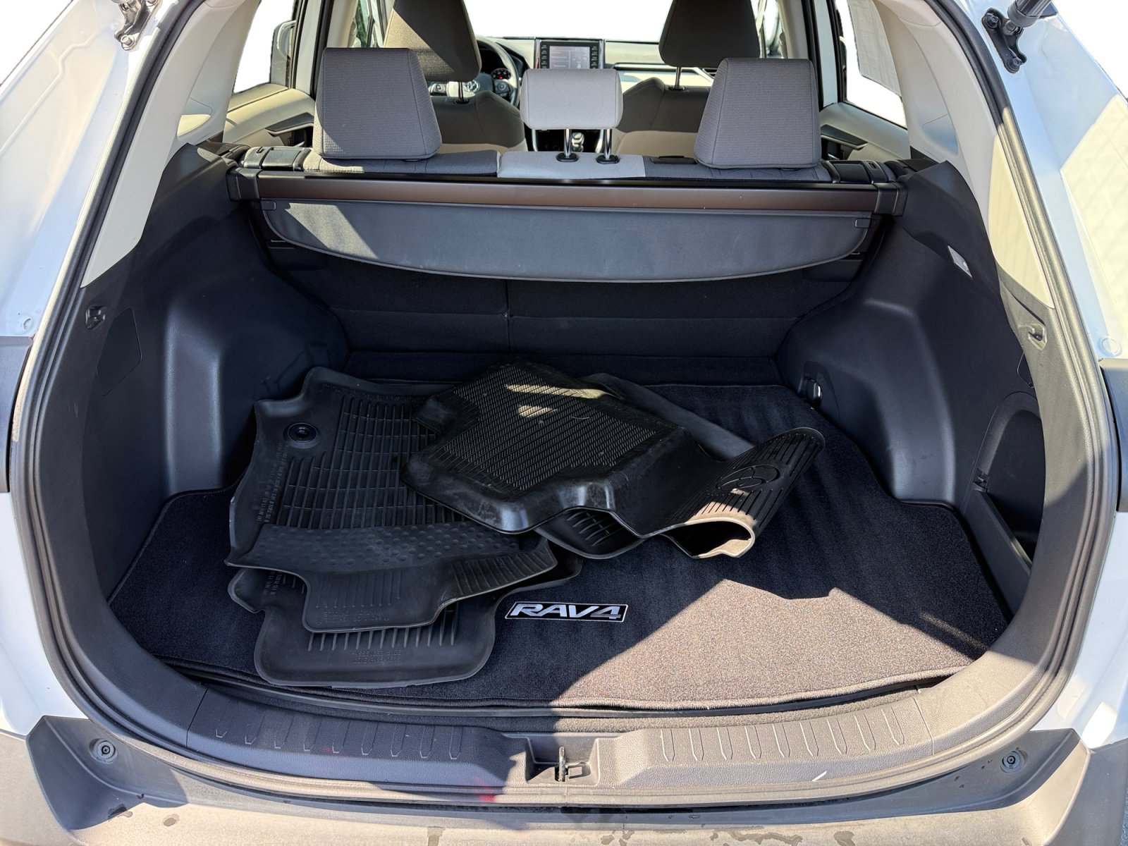 Used 2021 Toyota RAV4 XLE w/ Convenience Package AWD/4WD image 17