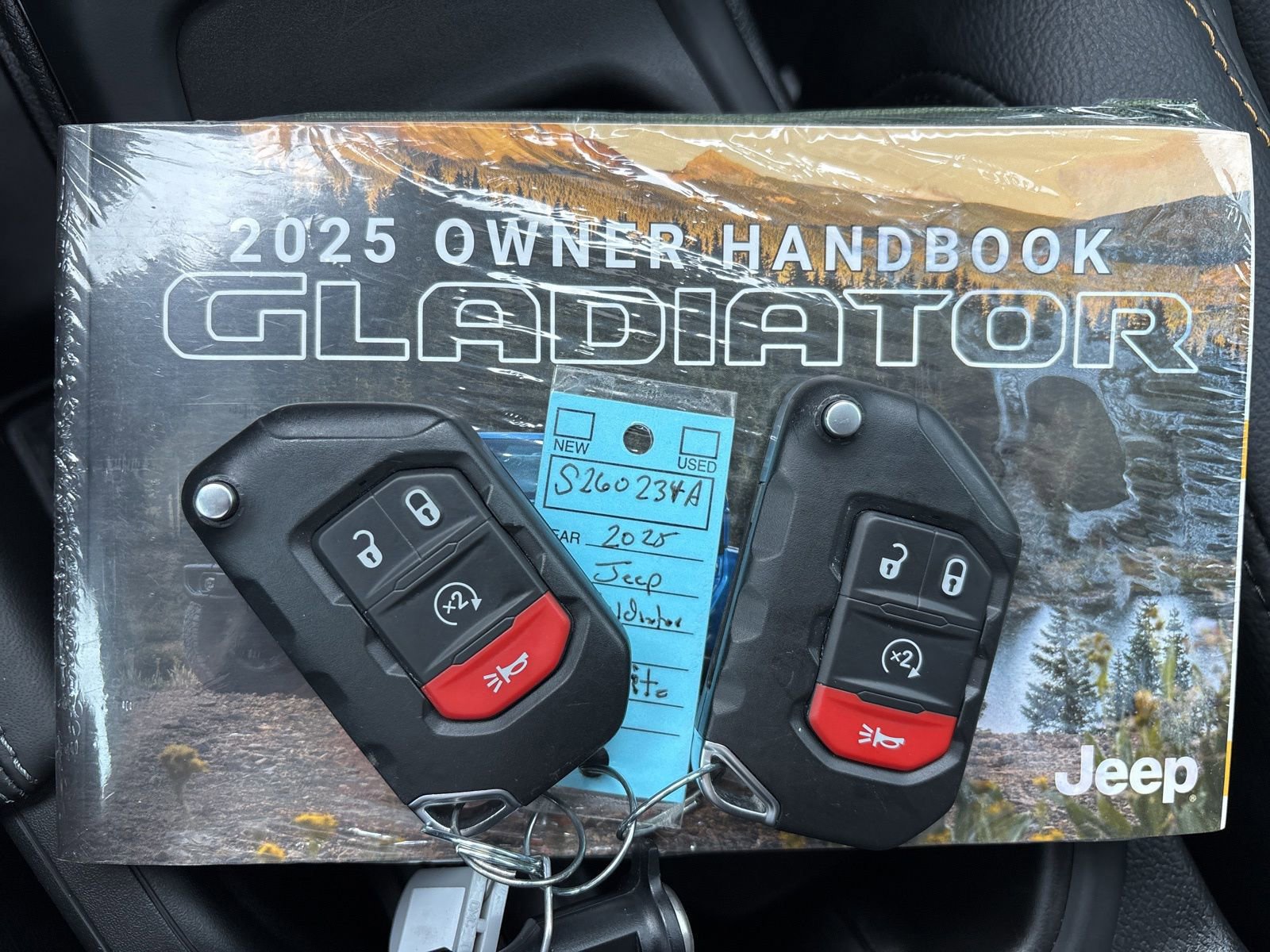 Used 2025 Jeep Gladiator Sport image 33