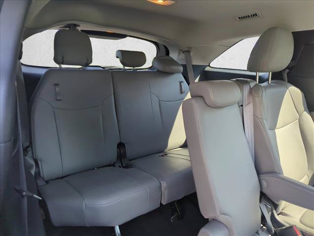 Certified 2025 Toyota Sienna XLE FWD image 28