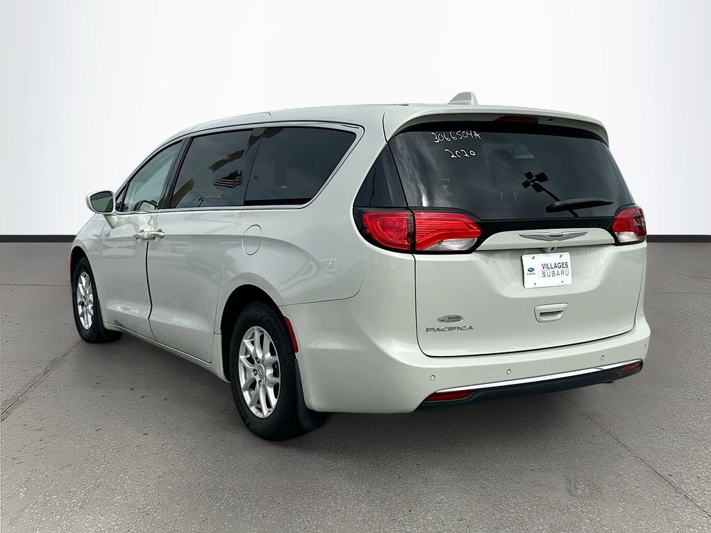 Used 2020 Chrysler Pacifica Touring image 5