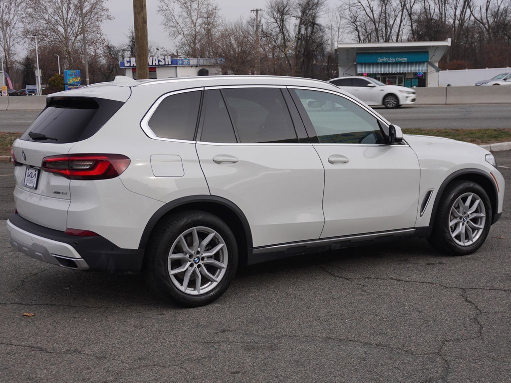 Used 2022 BMW X5 xDrive40i w/ Parking Assistance Package image 11