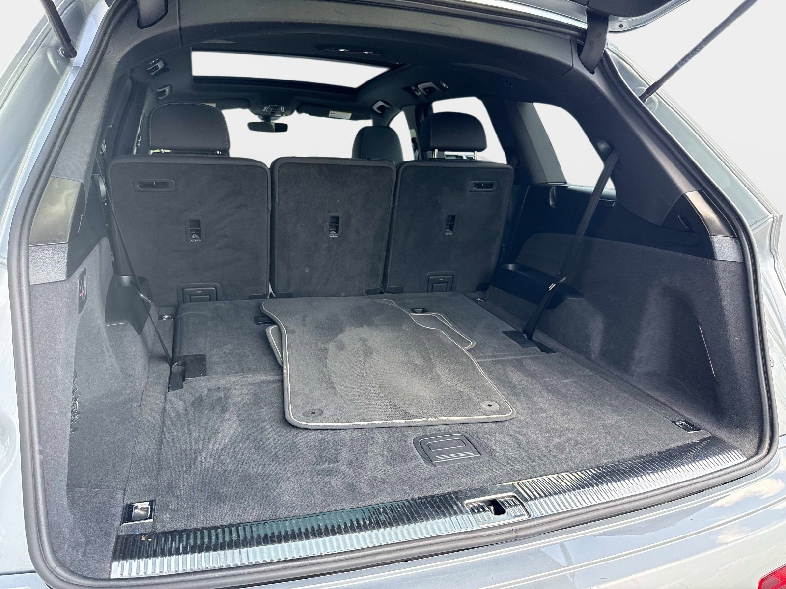 Certified 2025 Audi Q7 3.0T Premium Plus AWD/4WD image 9