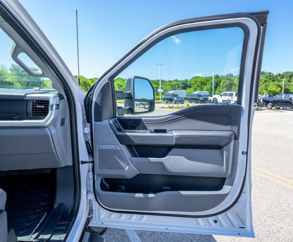New 2026 Ford F350 XLT w/ XLT Premium Package AWD/4WD image 18