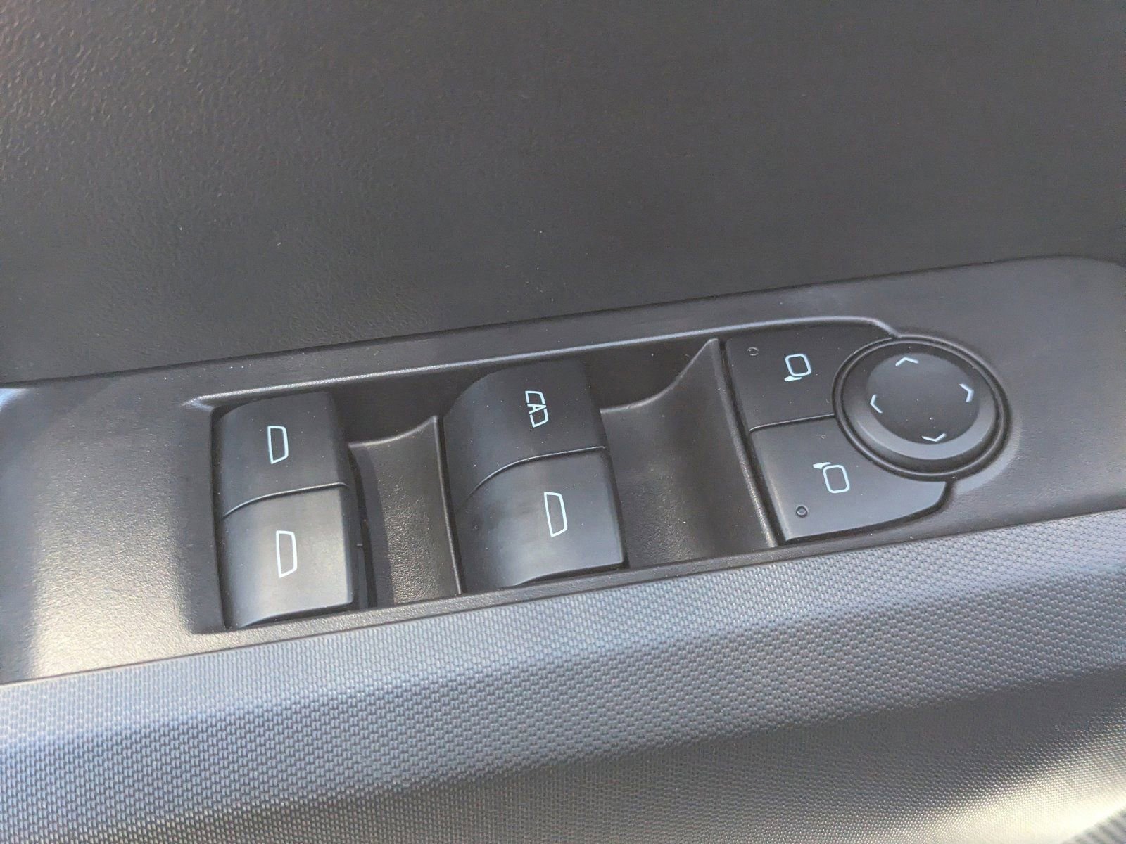 Used 2025 GMC Canyon Elevation image 25