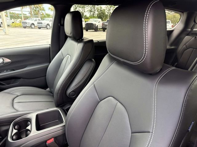 New 2026 Chrysler Pacifica Select image 23
