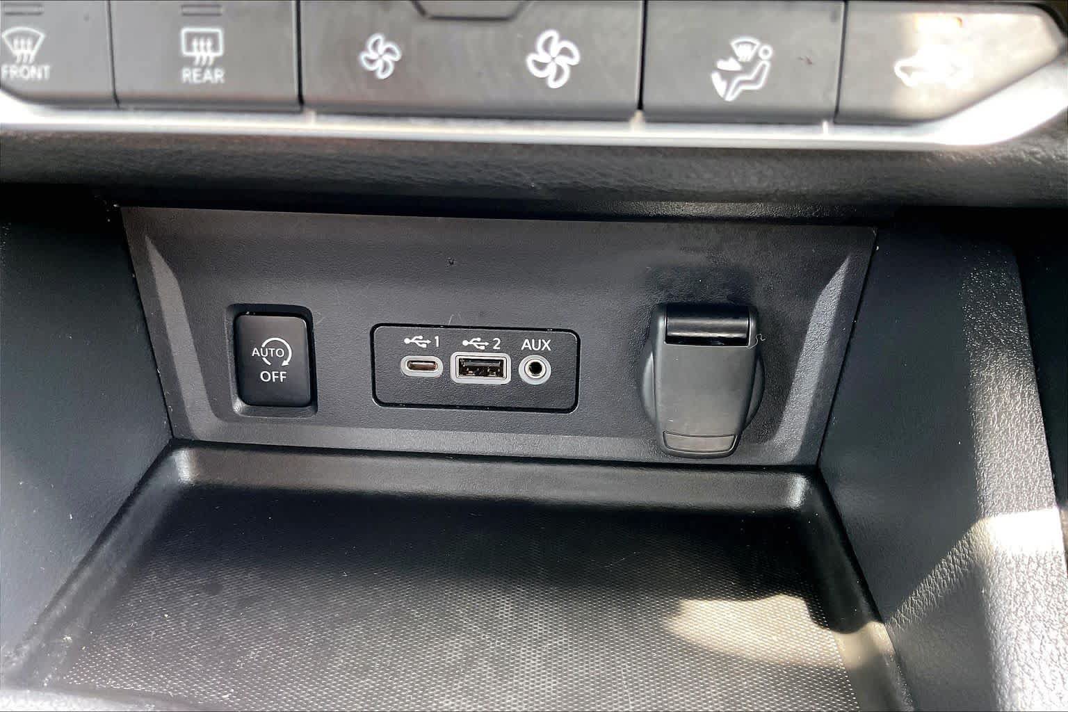 Used 2025 Nissan Sentra SR w/ SR Premium Package FWD image 34