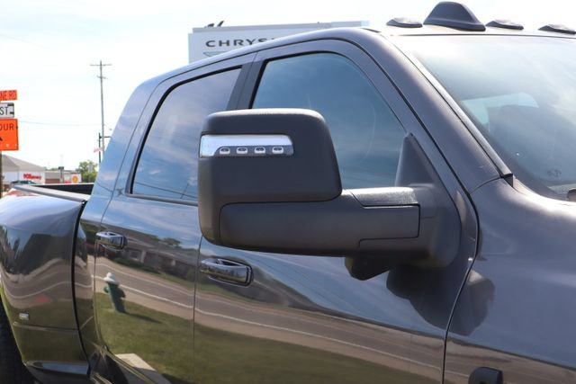 Used 2025 RAM 3500 Laramie AWD/4WD image 2