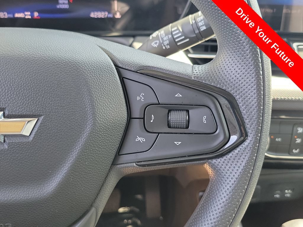 Used 2025 Chevrolet TrailBlazer LT AWD/4WD image 8