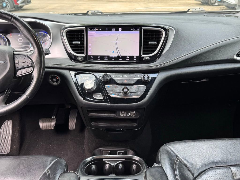 Used 2021 Chrysler Pacifica Touring-L w/ Premium & Safety Sphere Group FWD image 4