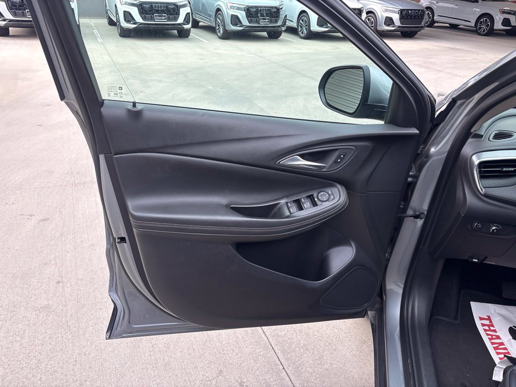 Used 2025 Buick Encore GX Preferred AWD/4WD image 15