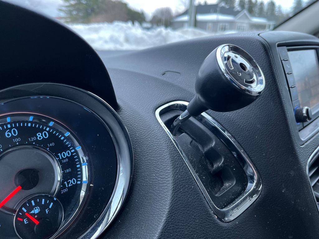 Used 2016 Chrysler Town & Country Touring w/ Driver Convenience Group image 20