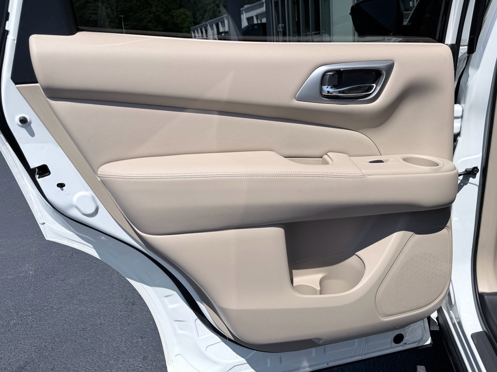 Used 2018 Nissan Pathfinder Platinum FWD image 36