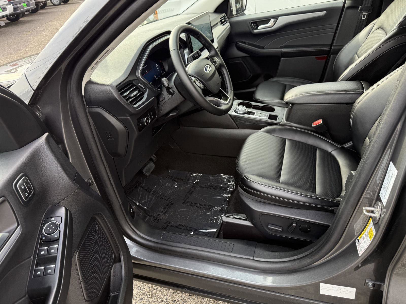 Used 2025 Ford Escape Platinum image 10