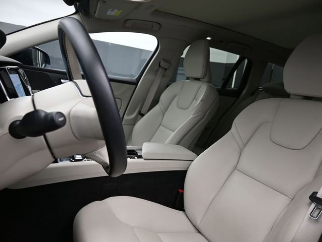 Used 2023 Volvo V60 B5 Cross Country Plus image 9
