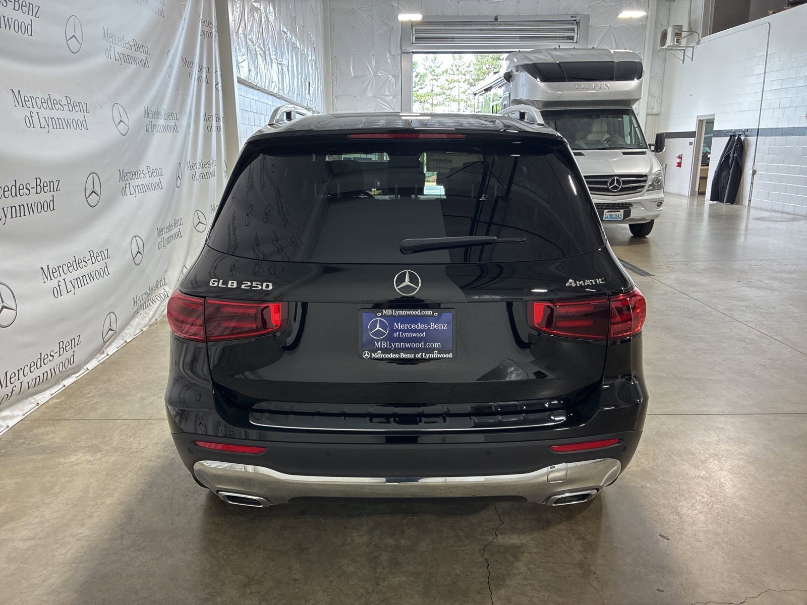 New 2025 Mercedes-Benz GLB 250 4MATIC image 4