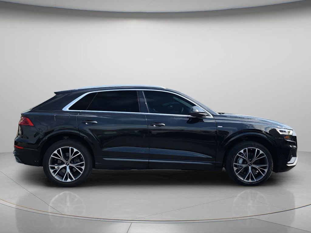 Used 2022 Audi Q8 Premium Plus image 8
