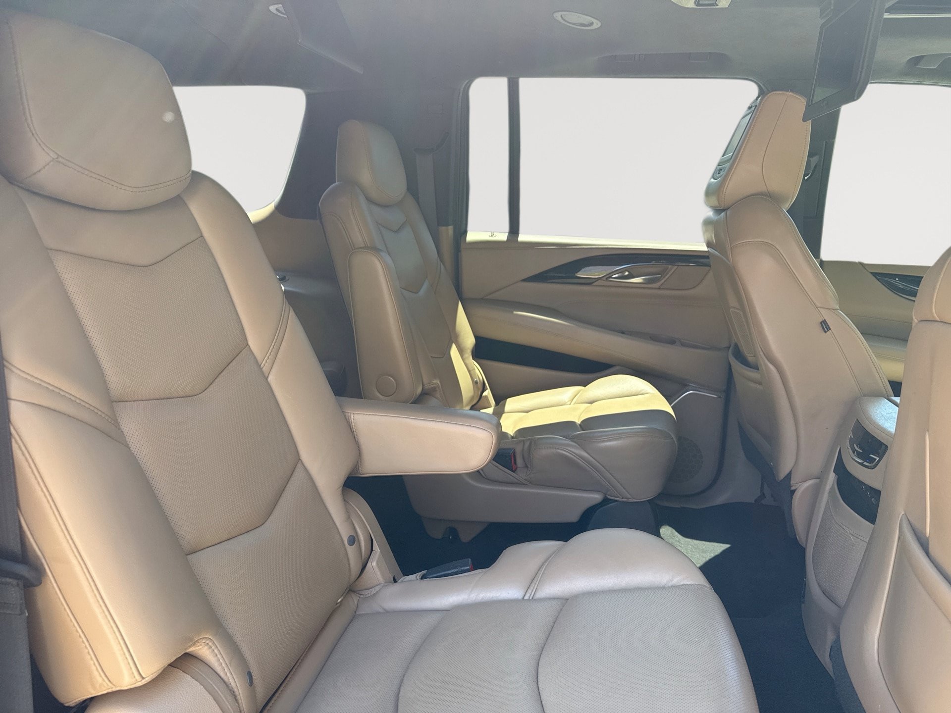 Used 2018 Cadillac Escalade ESV Platinum AWD/4WD image 25