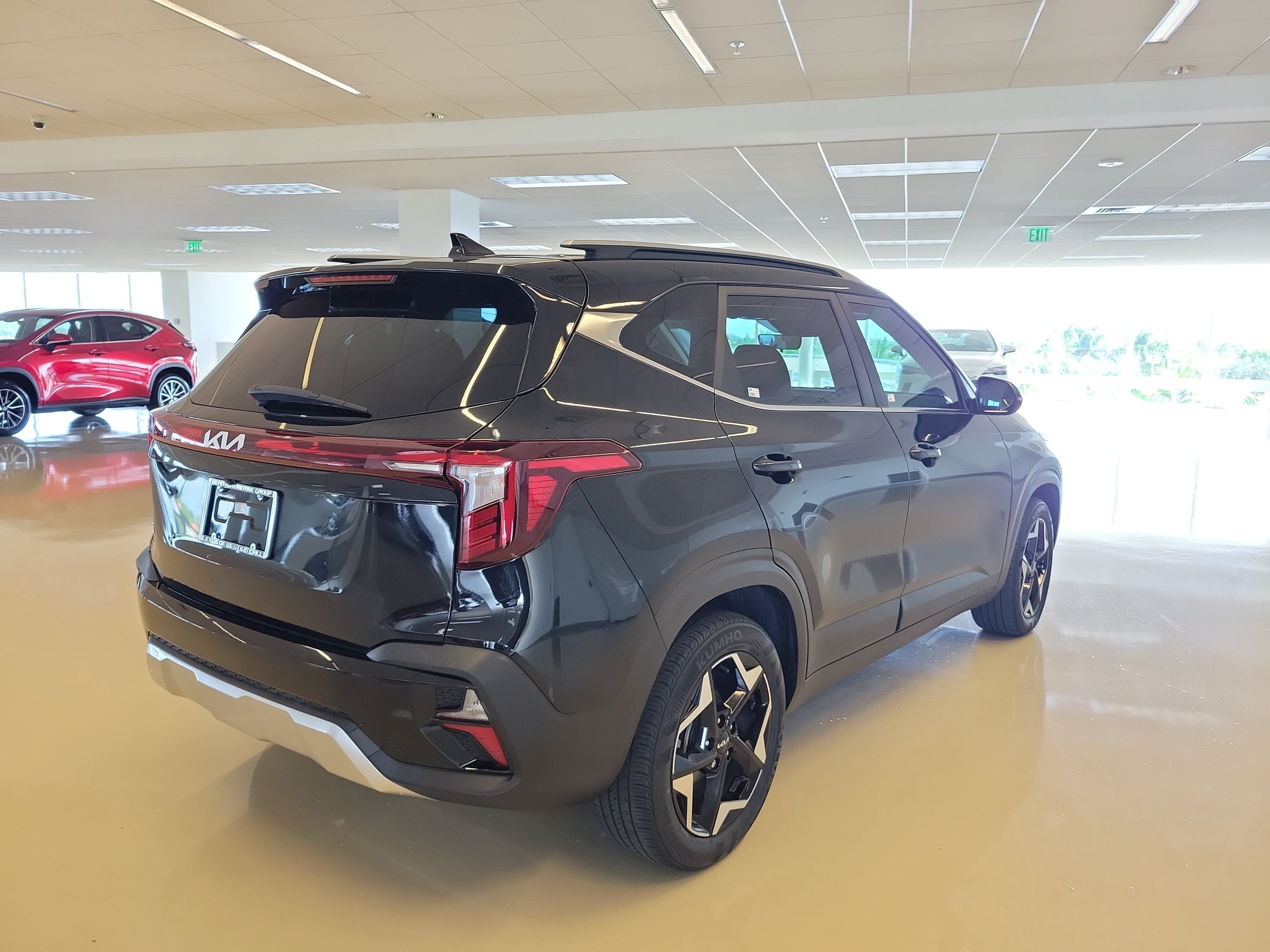 Used 2024 Kia Seltos EX FWD image 8