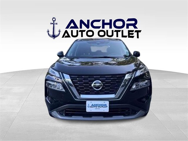 Used 2021 Nissan Rogue SV image 2