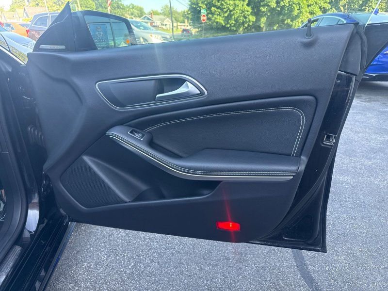 Used 2016 Mercedes-Benz CLA 250 4MATIC image 15