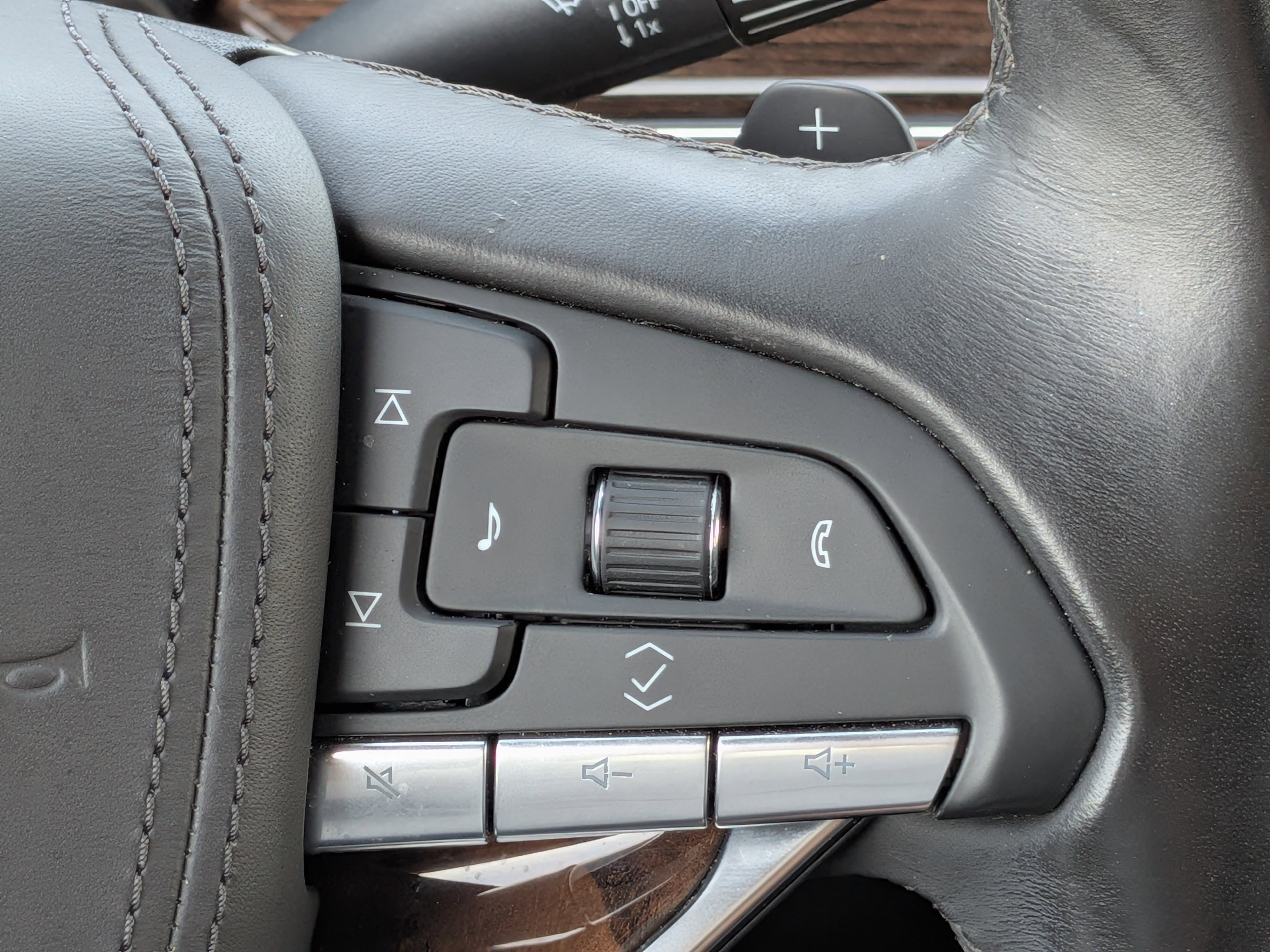 Certified 2023 Cadillac Escalade Sport Platinum AWD/4WD image 28