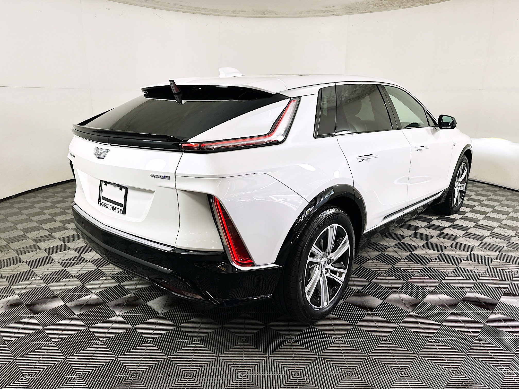 Used 2024 Cadillac Lyriq Tech image 3