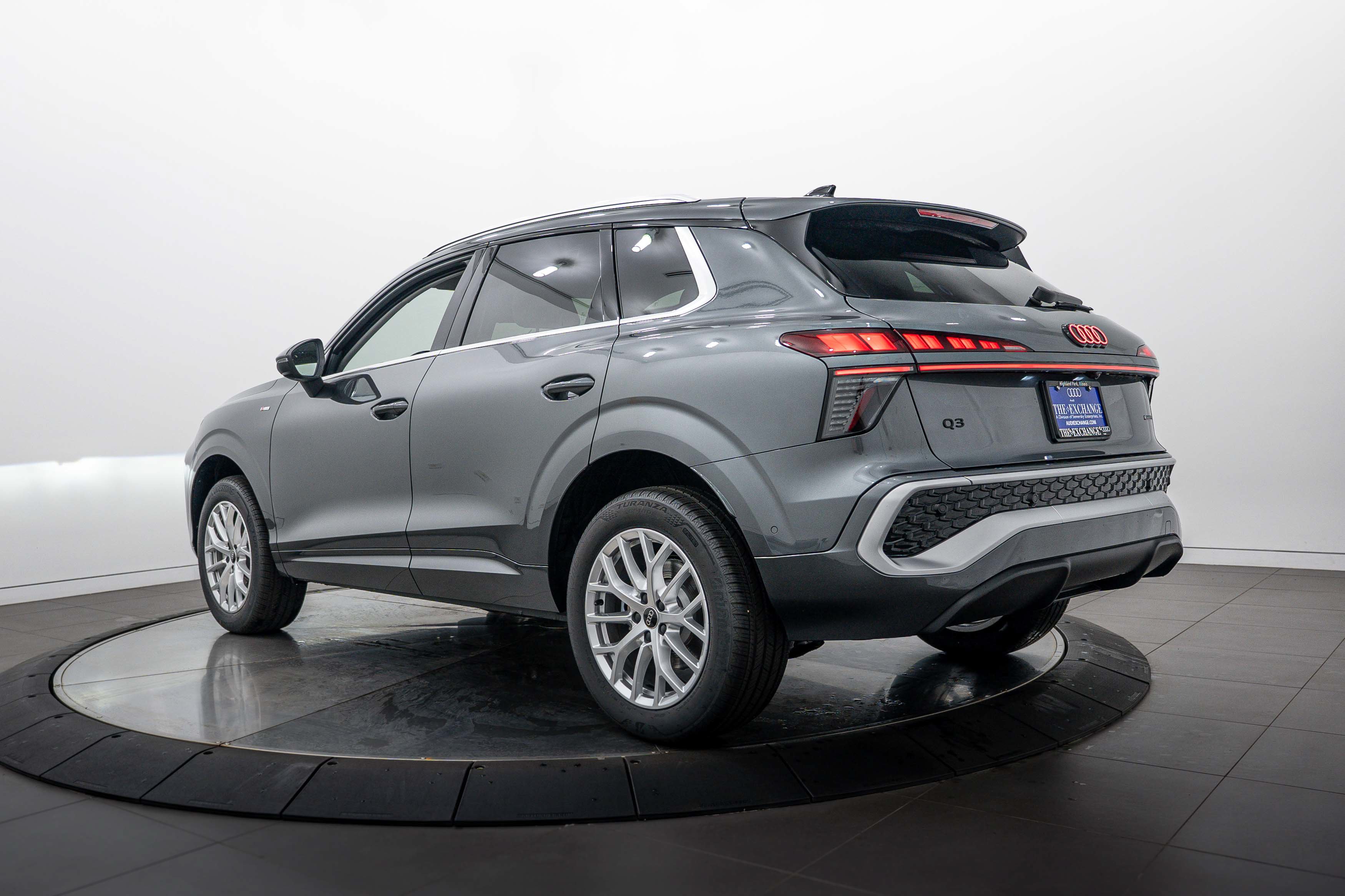 New 2026 Audi Q3 quattro 2.0T AWD/4WD image 5