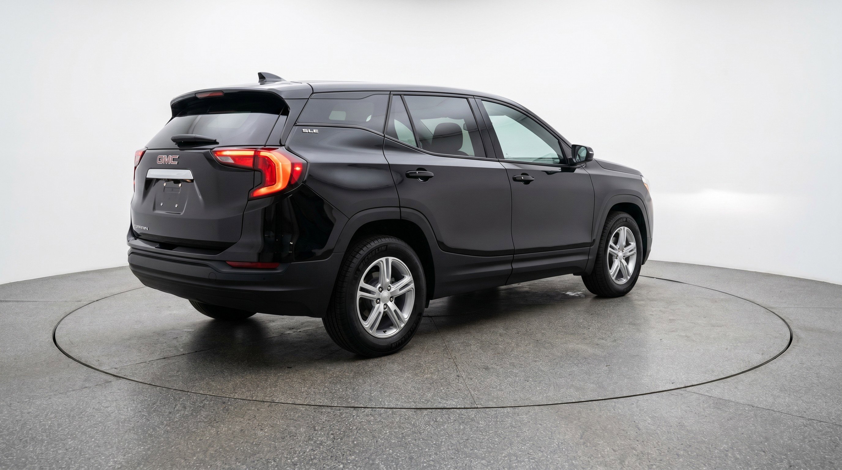 Used 2024 GMC Terrain SLE FWD image 9