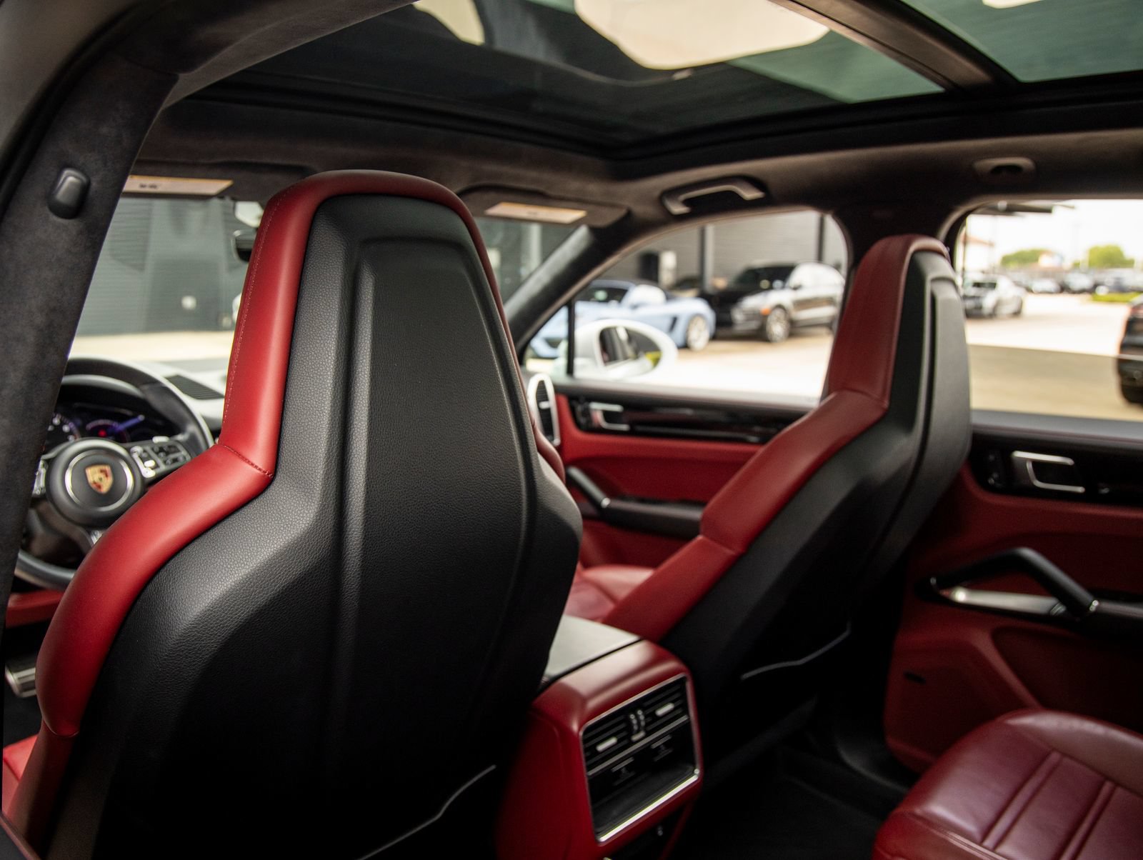 Certified 2023 Porsche Cayenne Turbo AWD/4WD image 28