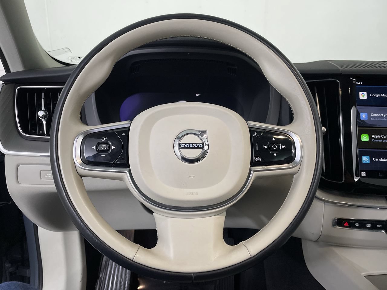 Used 2023 Volvo XC60 B5 Plus AWD/4WD image 14