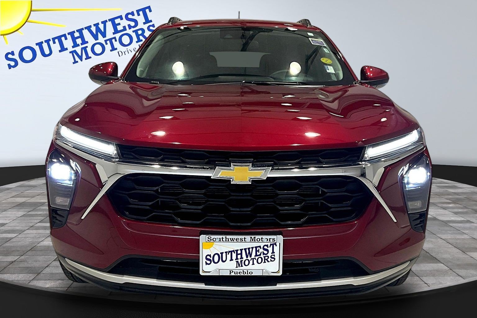 Used 2025 Chevrolet Trax LT FWD image 2