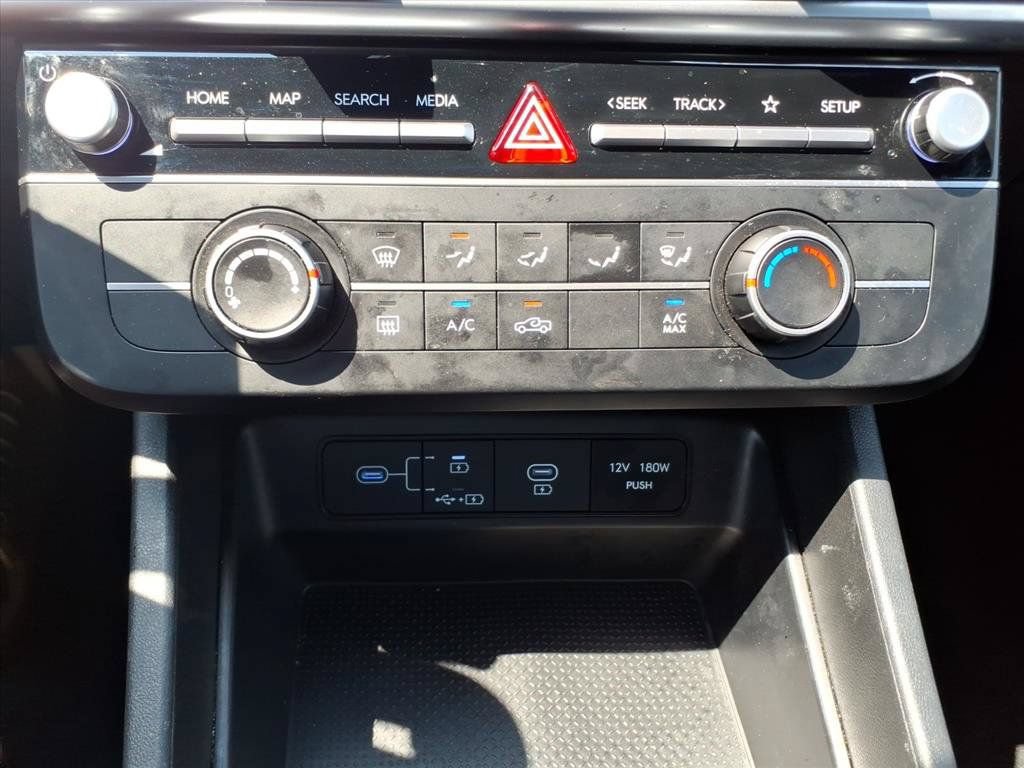 Used 2025 Hyundai Santa Cruz SE FWD image 24