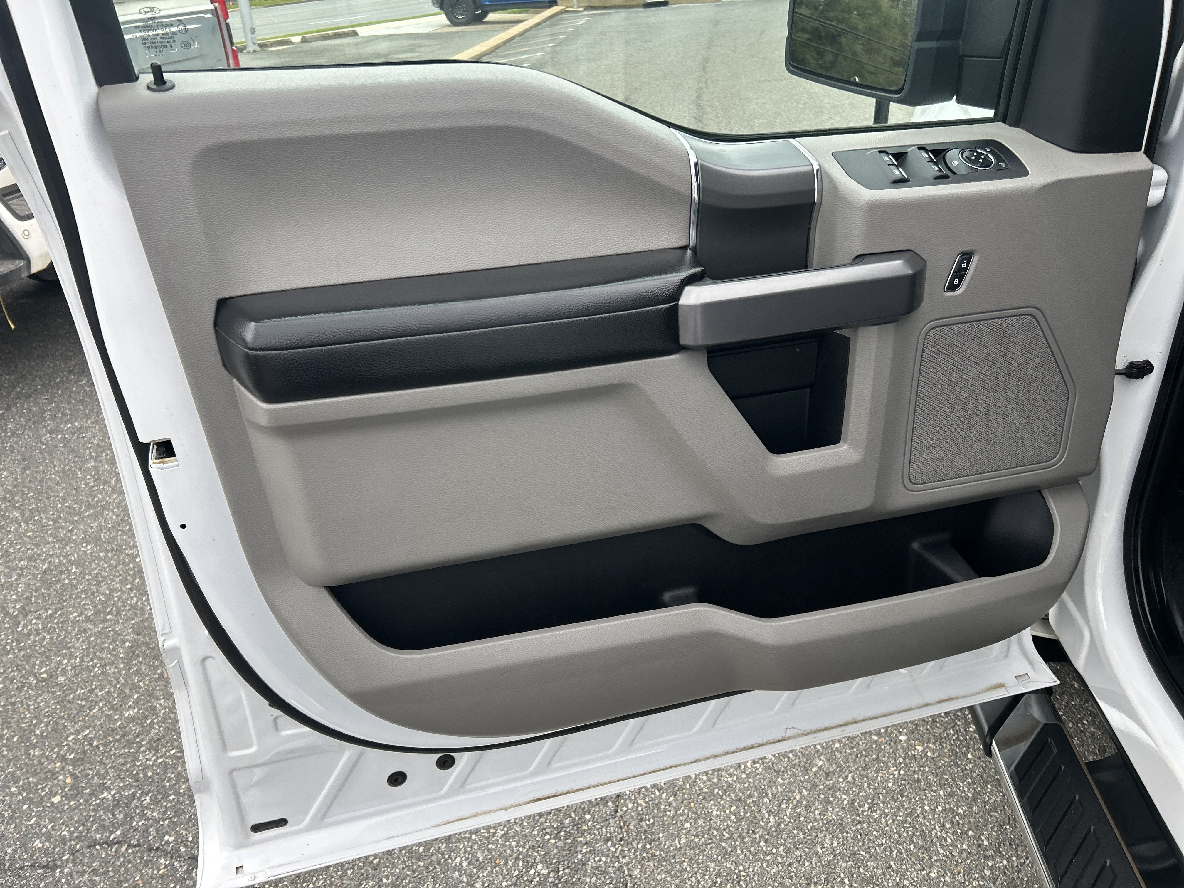 Used 2019 Ford F150 XLT w/ Equipment Group 302A Luxury AWD/4WD image 9