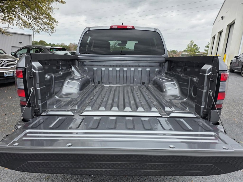 Used 2024 Nissan Frontier SV image 10