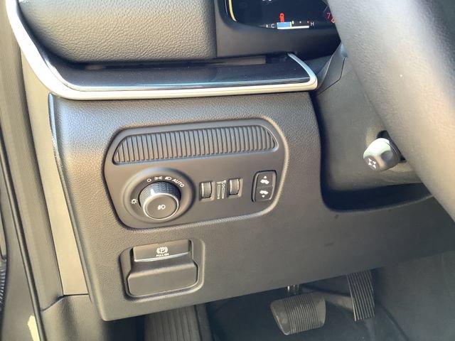 Used 2024 Jeep Wagoneer L 4WD w/ Premium Group I image 15