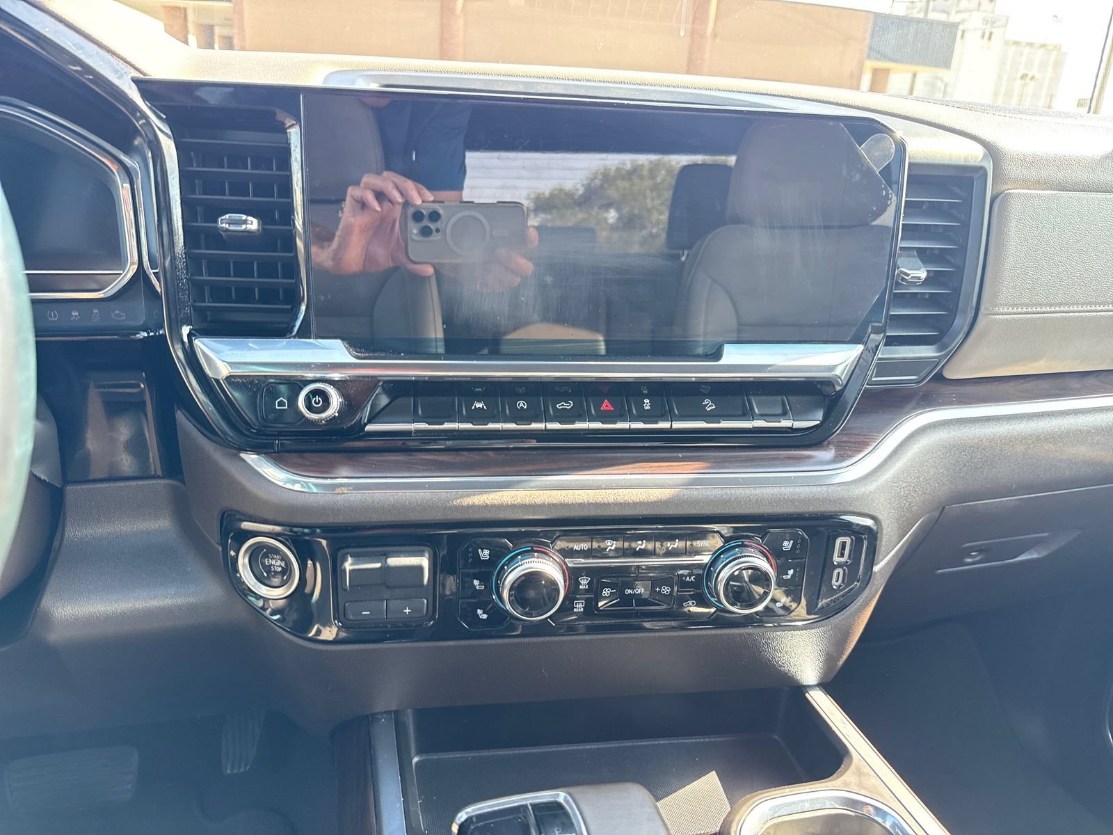 Used 2023 GMC Sierra 1500 SLT w/ SLT Premium Package AWD/4WD image 41